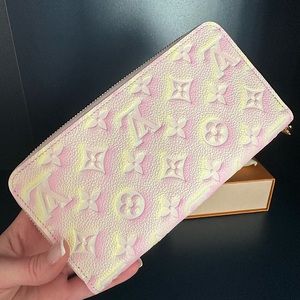 NEW Limited Edition Louis Vuitton Stardust Pink Zippy Wallet